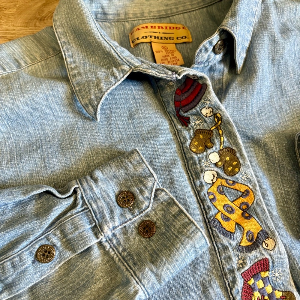 Vintage Cambridge Womens Size XL Embroidered Winter Holiday Denim Jean Shirt‎